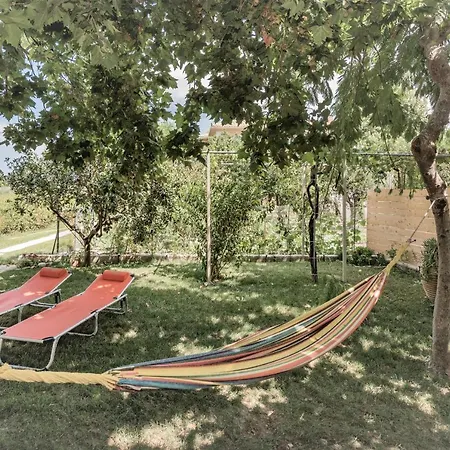 Marilena With Jacuzzi וילה